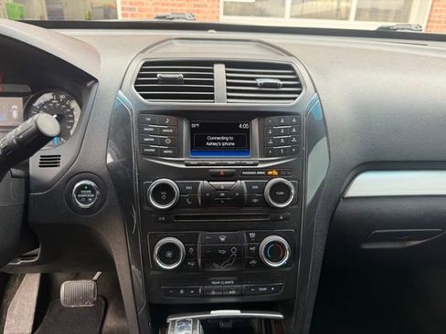 Used 2017 Ford Explorer XLT AWD/4WD image 27