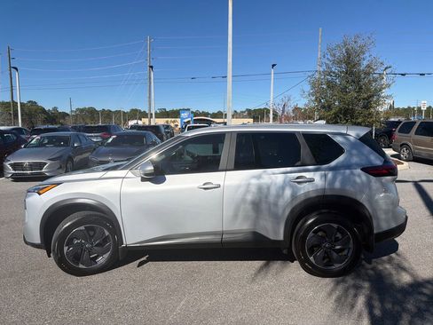 Certified 2024 Nissan Rogue SV image 5