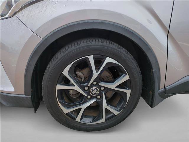 Used 2018 Toyota C-HR XLE FWD image 22