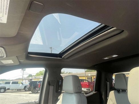 Used 2021 Chevrolet Silverado 1500 LTZ w/ LTZ Premium Package image 17