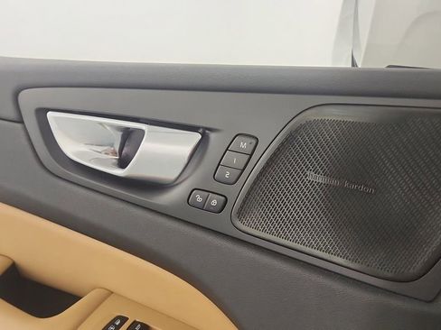 Used 2022 Volvo XC60 B6 Inscription w/ Advanced Package image 25