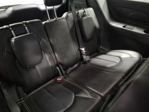 Used 2025 Chrysler Pacifica Select FWD image 33