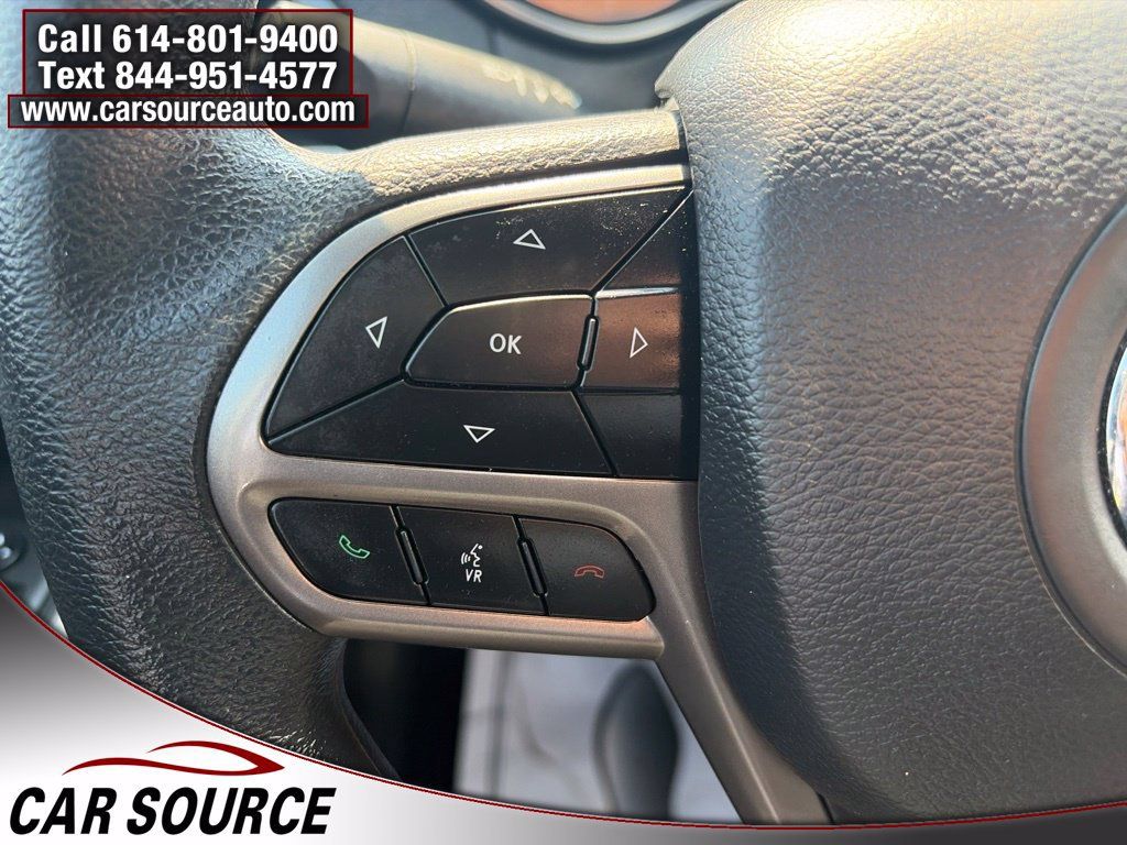 Used 2019 Jeep Cherokee Latitude w/ Popular Appearance Group AWD/4WD image 13