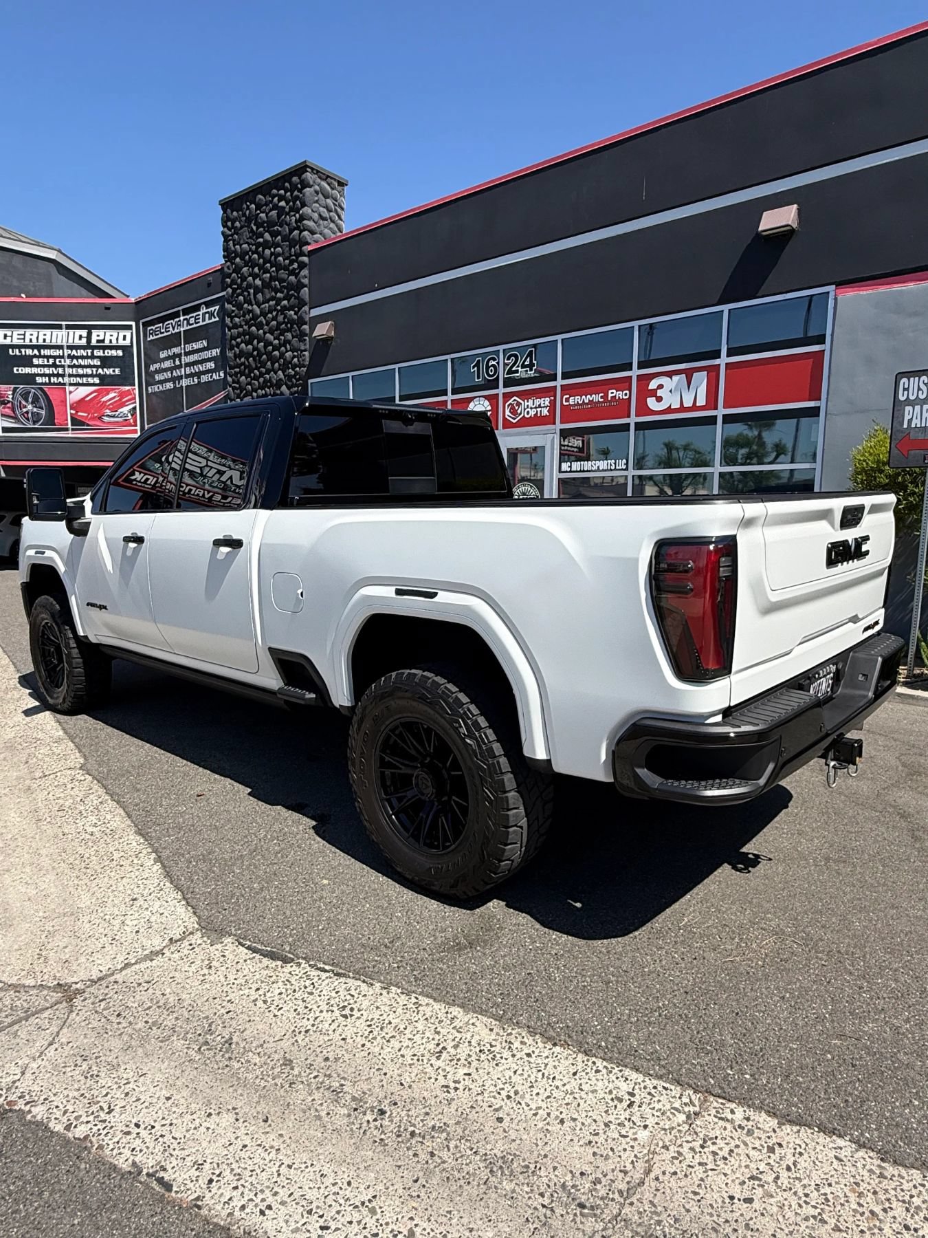 Used 2024 GMC Sierra 2500 AT4X AWD/4WD image 8