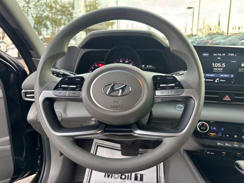 Used 2023 Hyundai Elantra SEL image 14