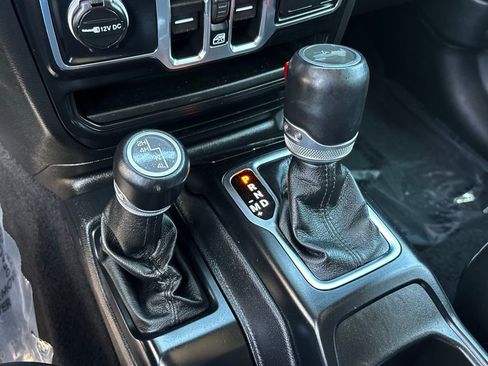 Used 2021 Jeep Wrangler Unlimited Sahara image 16