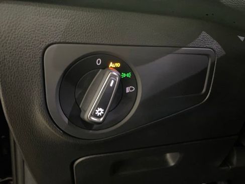 Used 2023 Volkswagen Tiguan SE w/ Panoramic Sunroof Package FWD image 39
