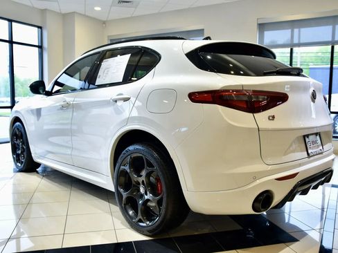 Used 2022 Alfa Romeo Stelvio Veloce AWD/4WD image 4
