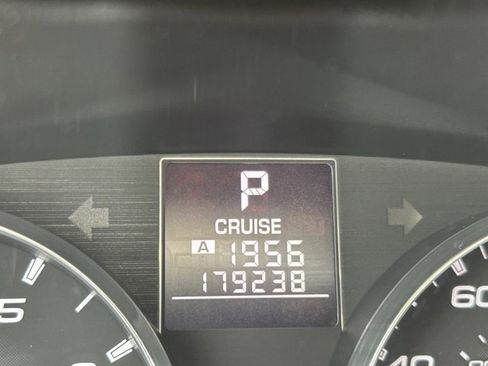 Used 2011 Subaru Outback 2.5i Limited image 9