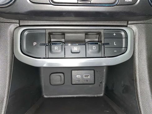 Certified 2023 GMC Acadia SLE w/ Driver Convenience Package image 19