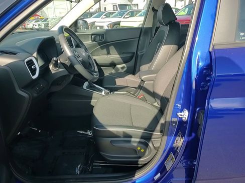 Certified 2025 Hyundai Venue Limited image 4