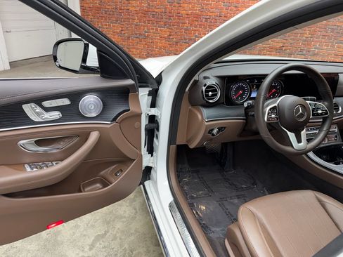 Certified 2019 Mercedes-Benz E 300 4MATIC image 8