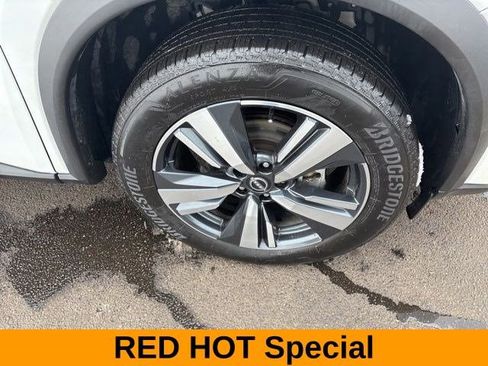 Used 2024 Nissan Rogue SL AWD/4WD image 42