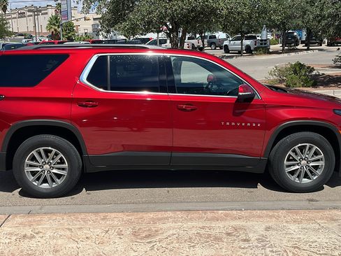 Used 2023 Chevrolet Traverse LT FWD image 9