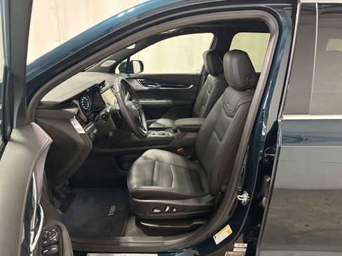 Used 2025 Cadillac XT6 Premium Luxury w/ Technology Package image 7