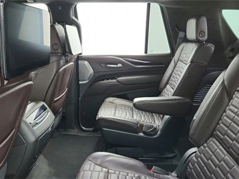 Used 2021 Cadillac Escalade Premium Luxury Platinum image 18