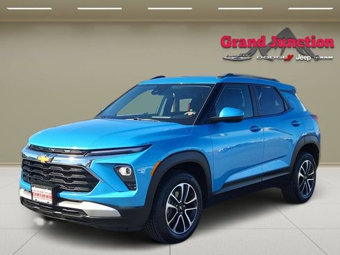 Used 2025 Chevrolet TrailBlazer LT image 3