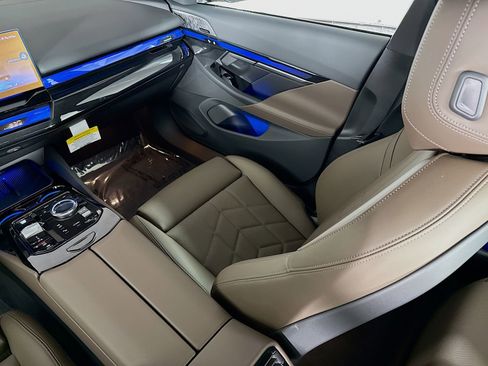 New 2026 BMW 540i xDrive w/ M Sport Package image 25