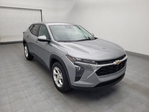 Used 2024 Chevrolet Trax LS w/ LS Convenience Package FWD image 13