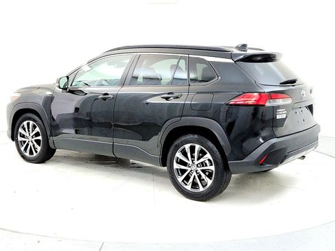 Certified 2024 Toyota Corolla Cross XLE image 4