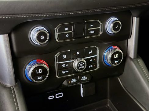 Used 2023 GMC Yukon XL SLE RWD image 20