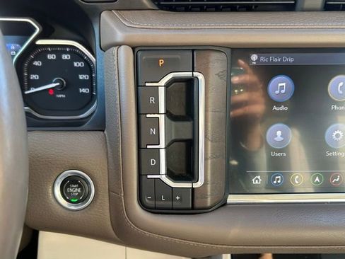 Used 2021 GMC Yukon XL Denali w/ Denali Premium Package image 27