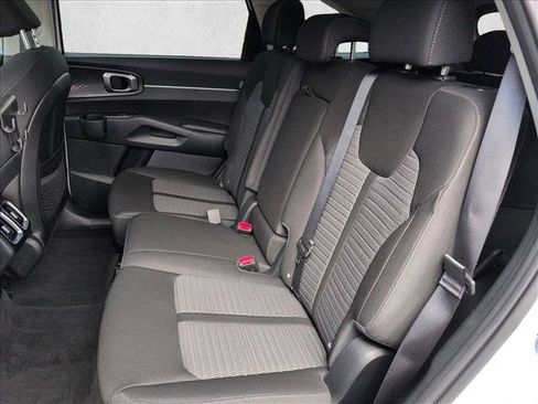 Used 2025 Kia Sorento LX FWD image 19