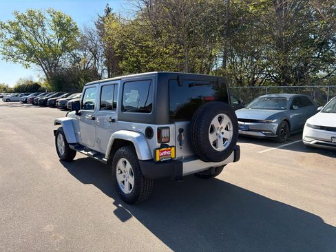 Used 2012 Jeep Wrangler Unlimited Sahara w/ Dual Top Group AWD/4WD image 3