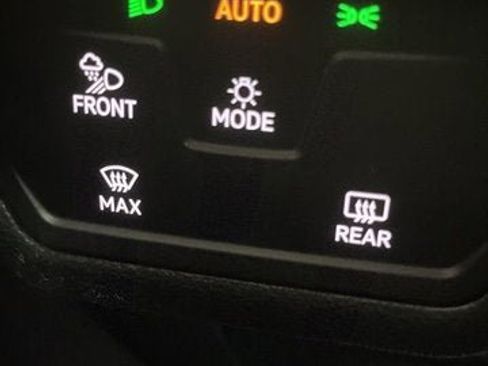 Certified 2026 Volkswagen Atlas SE w/ Panoramic Sunroof Package AWD/4WD image 18