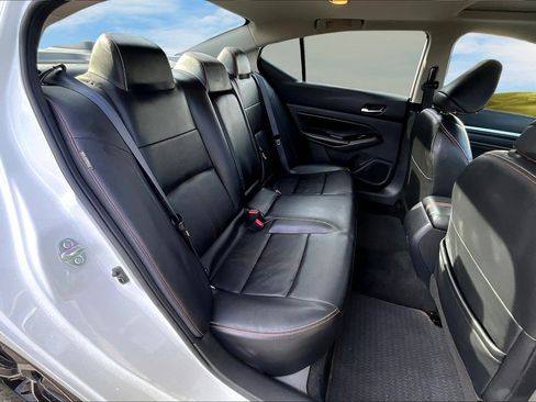 Used 2023 Nissan Altima 2.5 SR w/ SR Premium Package image 16