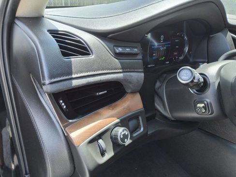 Used 2017 Cadillac Escalade ESV Premium Luxury RWD image 11