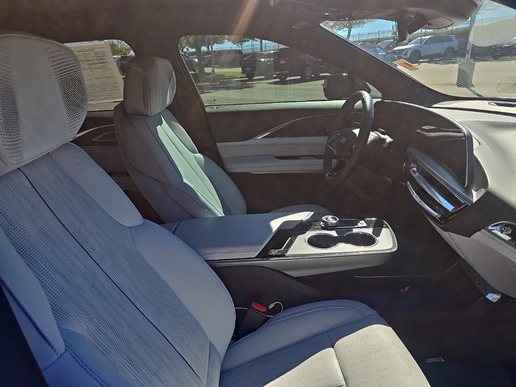 Used 2024 Cadillac Lyriq Luxury w/ LPO, Floor Liner Package AWD/4WD image 11