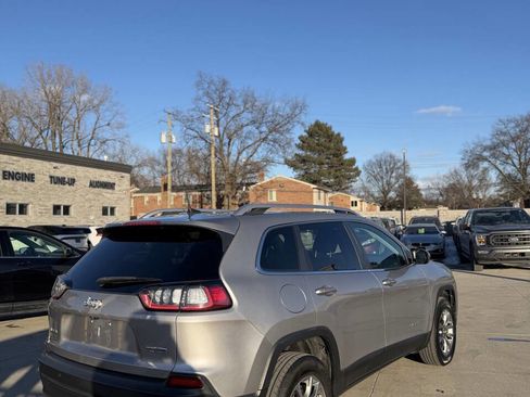 Used 2019 Jeep Cherokee Latitude Plus w/ Cold Weather Group image 8