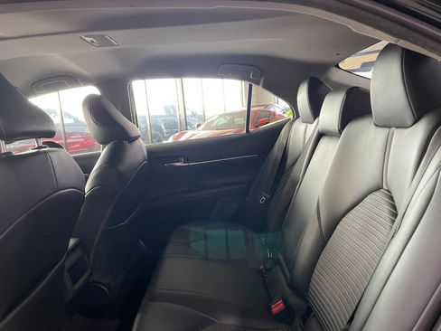 Used 2020 Toyota Camry SE image 18