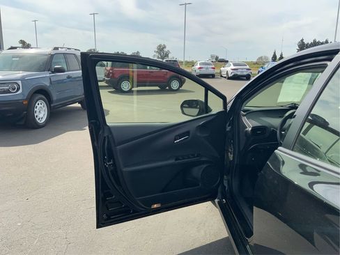 Used 2019 Toyota Prius L Eco w/ Carpet Mat Package image 21