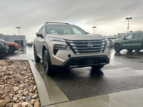 New 2026 Nissan Rogue Platinum image 3