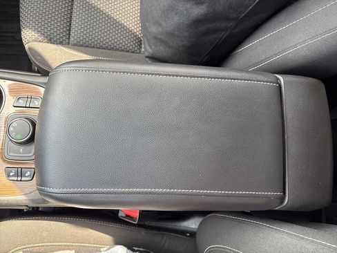 Used 2021 GMC Acadia SLE w/ Driver Convenience Package image 39