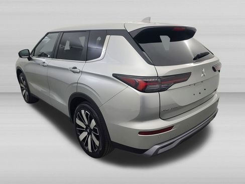 Used 2025 Mitsubishi Outlander SE AWD/4WD image 6