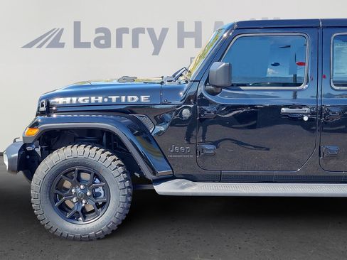 New 2025 Jeep Gladiator High Tide image 2