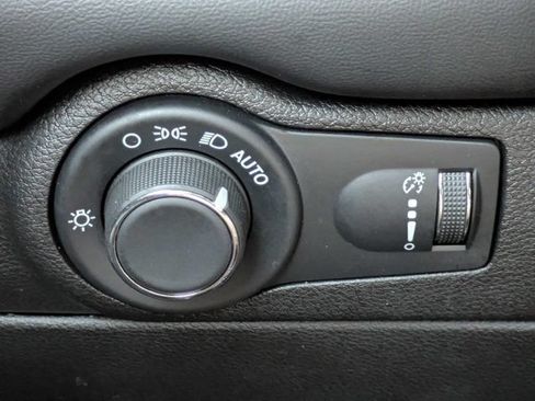 Used 2025 Dodge Durango GT RWD image 25