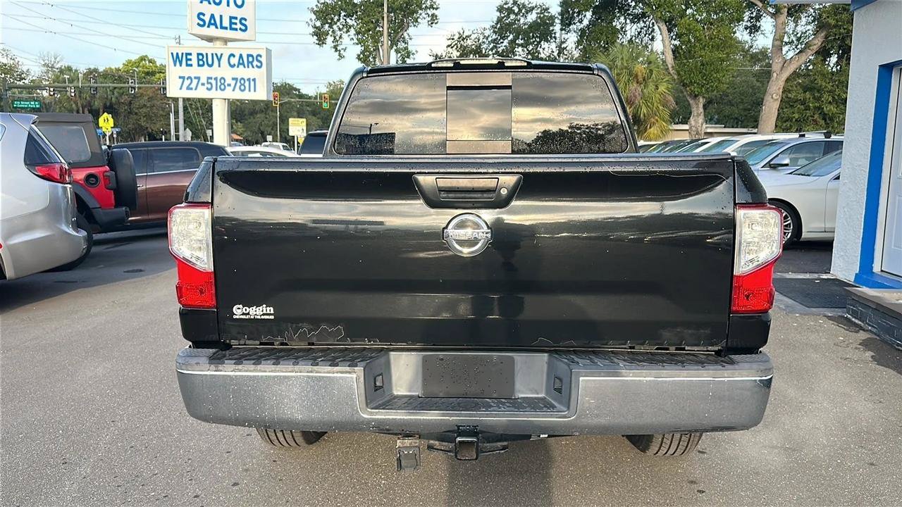 Used 2017 Nissan Titan SV RWD image 9