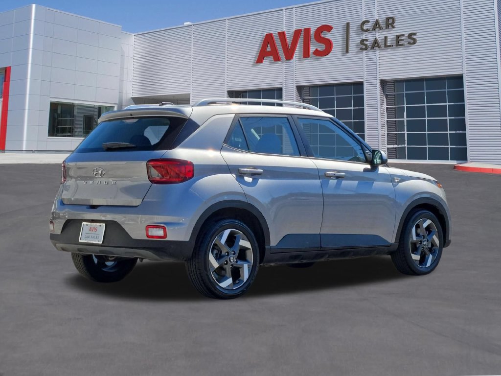 Used 2025 Hyundai Venue SEL FWD image 6