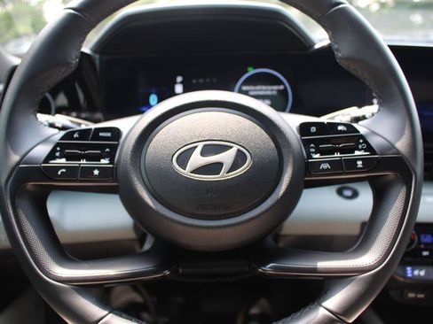 Used 2025 Hyundai Elantra Limited FWD image 15