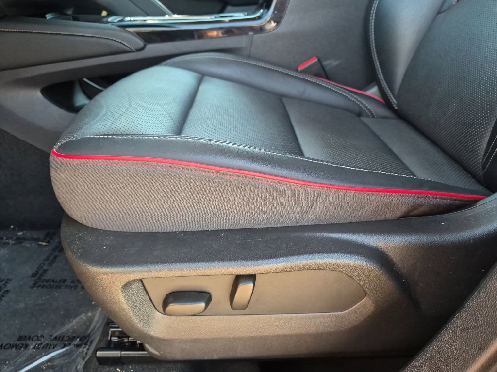 Used 2023 Buick Envision Essence w/ Sport Touring Package AWD/4WD image 17