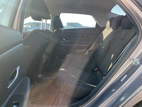 Used 2023 Hyundai Elantra SE w/ Preferred Accessory Package image 14