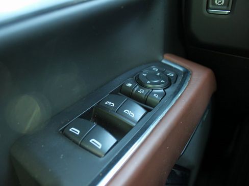 Used 2025 GMC Sierra 2500 Denali Ultimate image 13