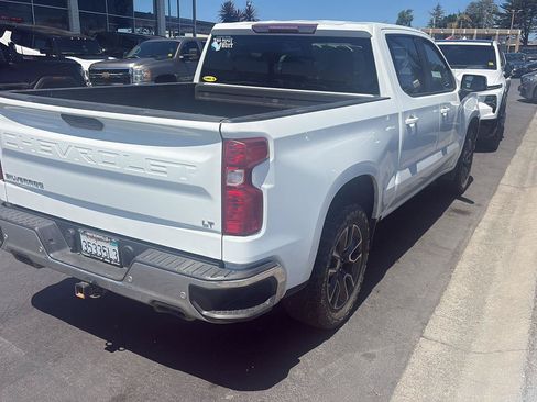 Used 2022 Chevrolet Silverado 1500 LT w/ Z71 Off-Road Package AWD/4WD image 4