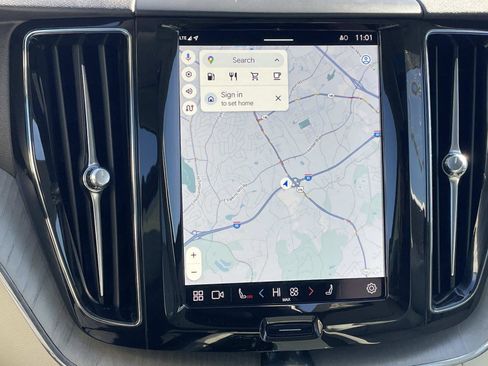 Certified 2024 Volvo XC60 B5 Plus w/ Protection Package Premier image 28