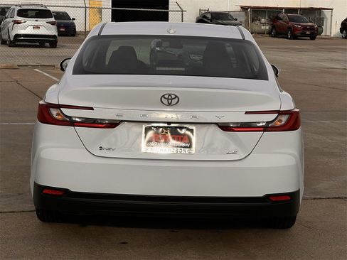 Used 2025 Toyota Camry LE image 4