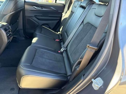 New 2025 Jeep Grand Cherokee Altitude image 9